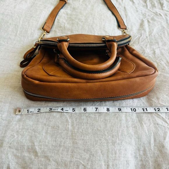 VICI Urban Expressions flap bag camel NWOT long strap and handles 2 way wear cro - Picture 10 of 16